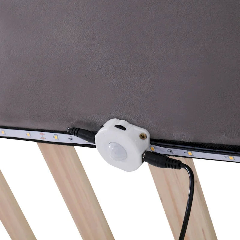 Lit plateforme flottant en velours avec lumière à détecteur